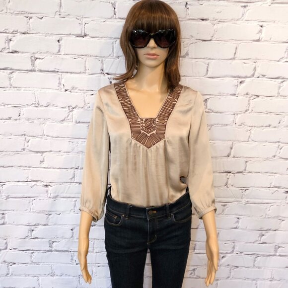 BANANA REPUBLIC - 3/4 sleeve beige/gray v-neck blouse with front detail - Picture 4 of 10